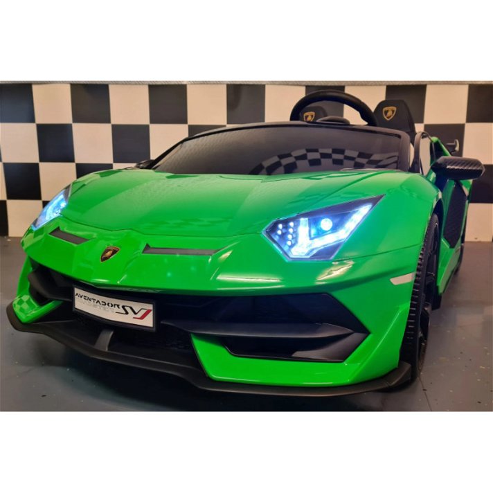 Coche eléctrico Lamborghini Aventador con un diseño de 2 plazas de acabado verde Cars4Kids