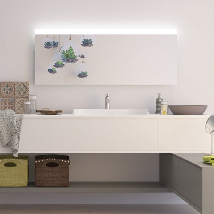Miroir avec coins polis et lumière avec plusieurs options personnalisables Beech Premium BathDecor