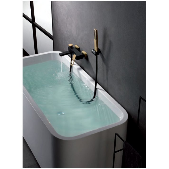 Grifo monomando de pared para bañera o ducha de diseño moderno con un acabado negro oro Suecia Imex