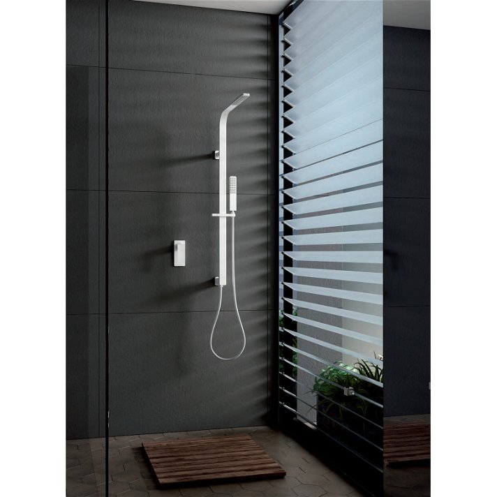 Conjunto de ducha empotrado de diseño moderno con un acabado blanco mate Bahamas Imex