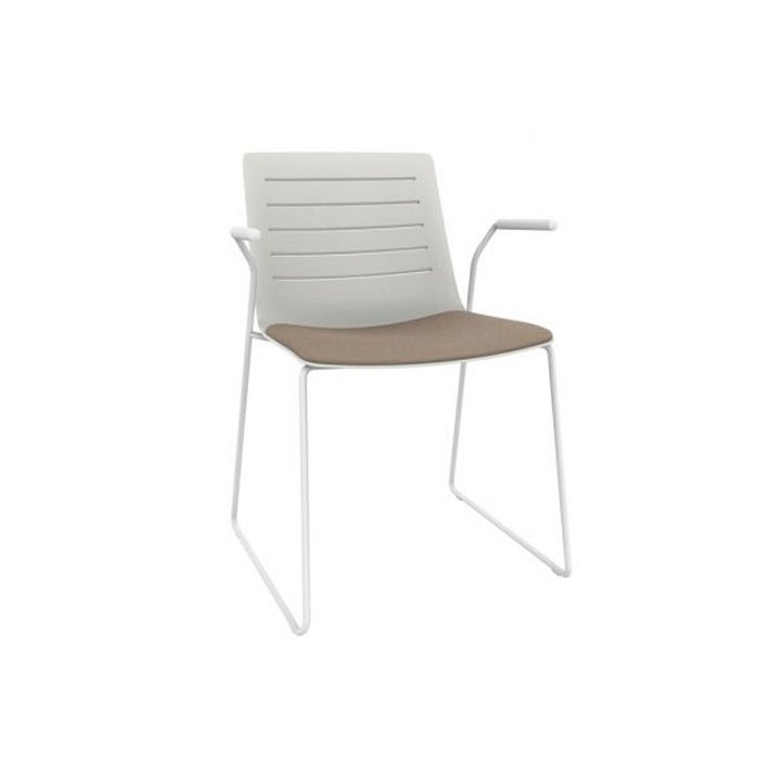 Set di 4 sedie con braccioli e gambe a pattino realizzate in acciaio e polipropilene bianco Skin Resol