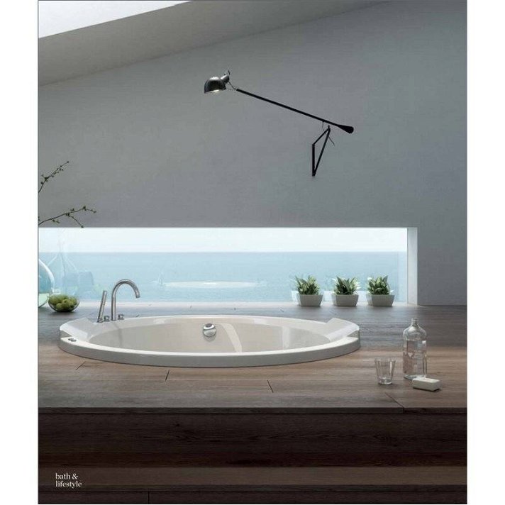 Banheira encastrada com estrutura fabricada em acrílico com cor branco-brilhante Cimbra B10