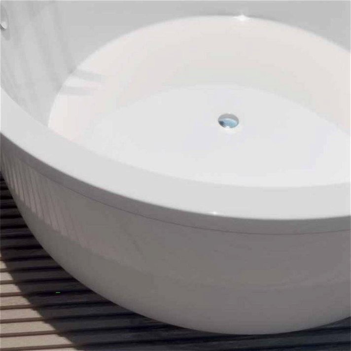 Vasca da bagno per esterni realizzata in acrilico di colore bianco lucido Abot Outdoor b10