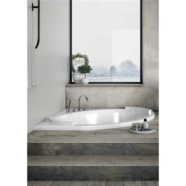 Bañera encastrada con estructura fabricada en materiales acrílicos en color blanco brillante Bravatta b10
